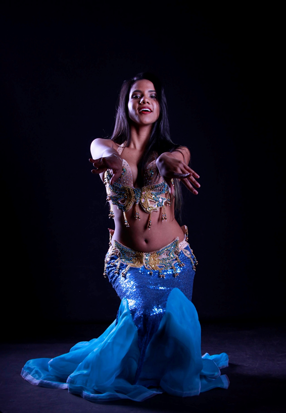 Muneerah bailarina, Maquilladora arabe profesional danza oriental